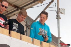 Laurenz Schmidt auf dem Fahrerstand. Er steuerte seinen Losi 8ight souverän um den Kurs