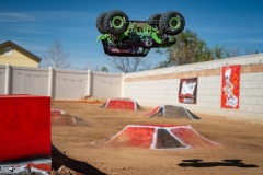 LOS04028T1-Action-13_woxnwk