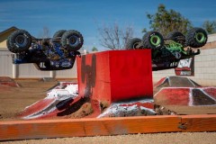 LOS04028T2-Action-16_uov0m6