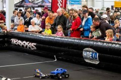 23.04.2023, Intermodellbau 2023, Halle 5, Traxxas by Hoeco, RC-Car, Fahrer, Kinder, Zuschauer