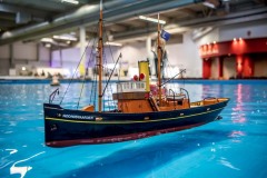 16.11.2021, Intermodellbau 2021, Eingang Nord, Halle 5, 5.C021i, Schiffe, Wasserbecken, Mutter und Tochter
,