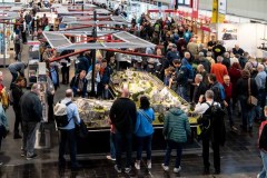 21.04.2023, Intermodellbau 2023, Halle 4, Standfoto, Gebr. Märklin & Cie. GmbH, Besucher, Eisenbahn