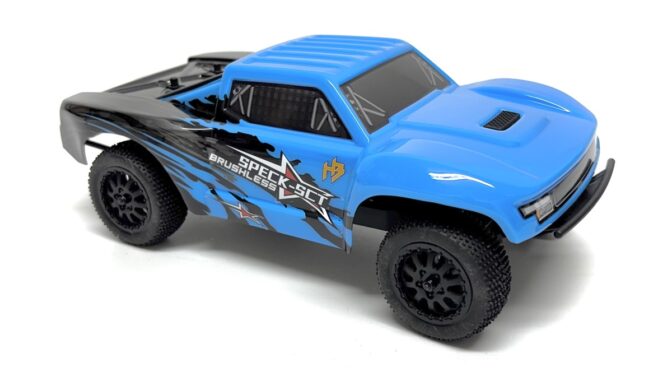 Hobby Plus bringt den 1:24 2WD Short Course Truck „Speck-SCT“ brushless RTR